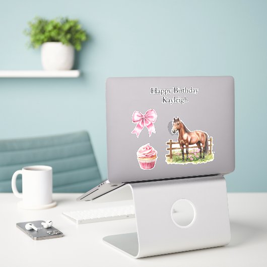 Chic Girly Pink Bows Verjaardag Sticker (Laptop op bureau)