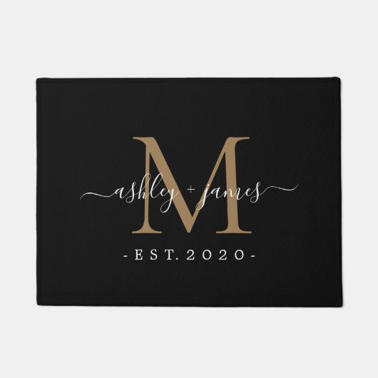 Chic Gold Monogram Script Names Weddendatum zwart Deurmat (Voorkant)