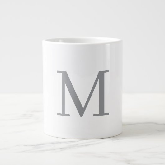 Chic Grey Initiaal Letter Monogram Modern Extra Grote Beker (Voorkant)