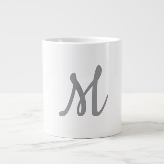 Chic Grey Initiaal Letter Monogram Modern Extra Grote Beker (Voorkant)