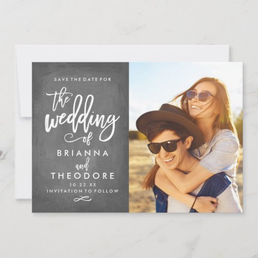 Chic Hand Lettered Chalkboard sparen de Foto van d Save The Date (Voorkant)