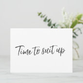 Chic Hand lettered "Time to suit" (Staand voorkant)