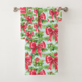Chic hot pink and green Christmas preppy towels (En situation)