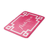 Chic Hot Roze en Witte Griekse Key Custom Monogram Badmat (Gekanteld)