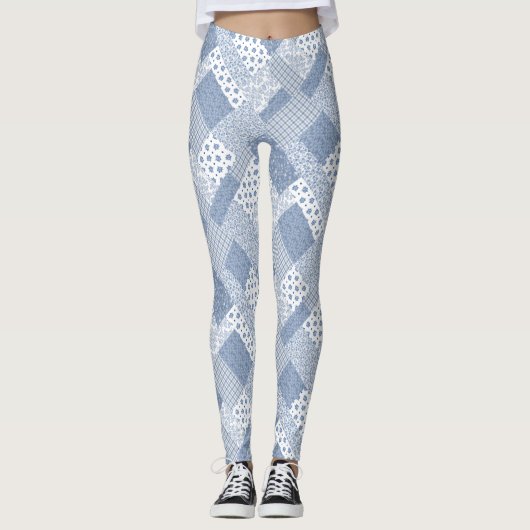 Chic Indigo Blue en White Faux Patchwork Pattern Leggings (Voorkant)