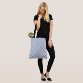 Chic Indigo Blue en White Preppy Check Pattern Draagtas (Op model)