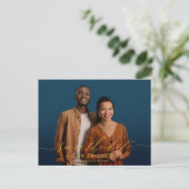 Chic kalligrafie huwelijks save the date foto briefkaart (Staand voorkant)