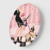 Chic lady die haar buik loopt grote klok (Hoek)