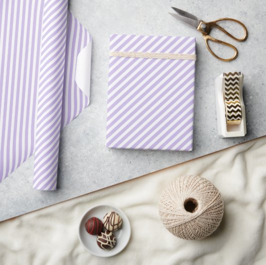 Chic Light Lavender Violet White Stripes Pattern Cadeaupapier (Crafts)