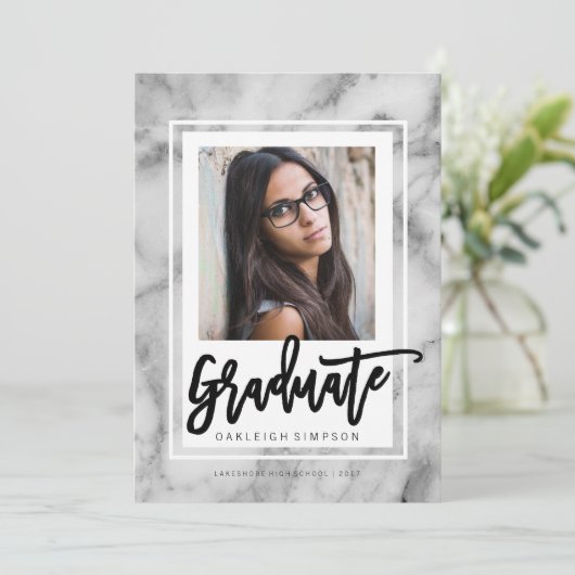 Chic Marble Typographie Grad Faire-part (Debout devant)
