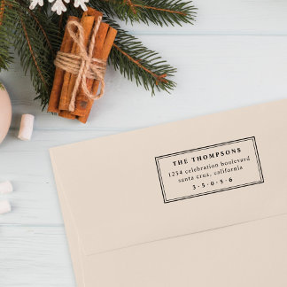 Chic Minimalist Typography Family Return Address Zelfinktende Stempel