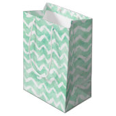 Chic Mint Waterverf Chevron Stripes Medium Cadeauzakje (Voorkant Gekanteld)