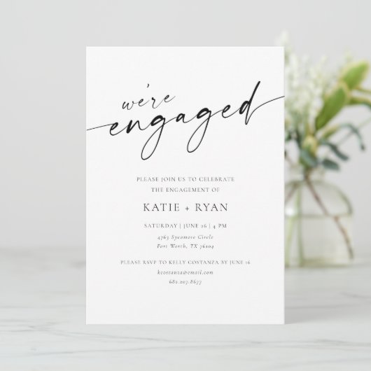 Chic Modern Script Engagement Parties Invitations (Debout devant)
