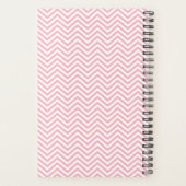 Chic moderne Chevron Zigzag Blush Rose Girl Script (Dos)
