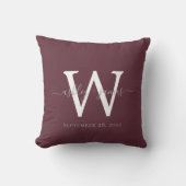 Chic Monogram Burgundy Wedding Keepslag Kussen (Voorkant)