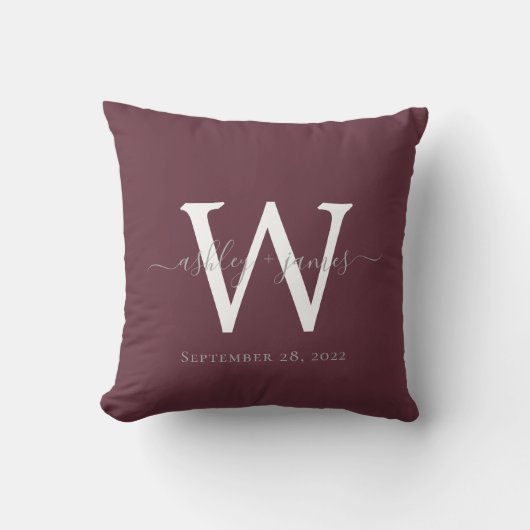Chic Monogram Burgundy Wedding Keepslag Kussen (Voorkant)