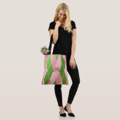 Chic Monogrammed Roze en Groene Argyle Draagtas (Op model)