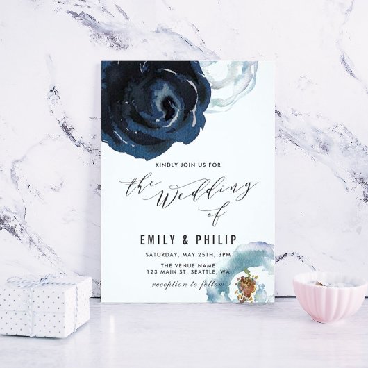 Chic Navy Blue Peony Floral Faire-part de mariage
