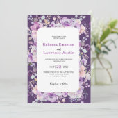 Chic paarse lavendel bloemenbruiloft uitnodiging (Staand voorkant)