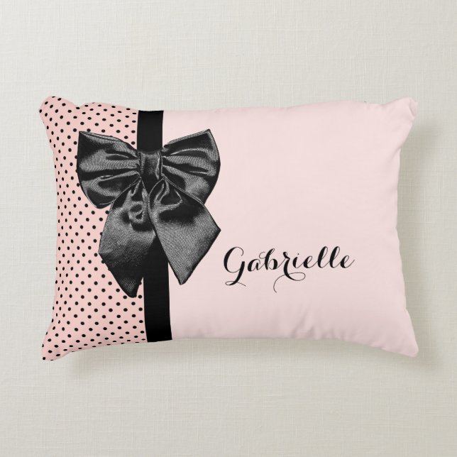 Chic Parisian Pink Polka Dots Black Bow and Name Accent Kussen (Voorkant)