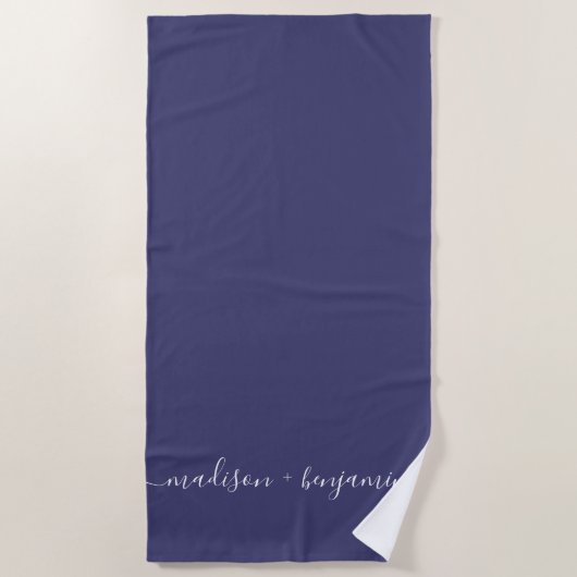 Chic Pas getrouwd Monogram Namen Navy Blue Strandlaken (Voorkant)