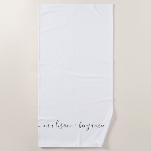 Chic Pas getrouwd Monogram Namen Wit Strandlaken (Voorkant)