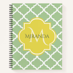 Chic Pastel Green Quatrefoil Yellow Name Monogram Notitieboek