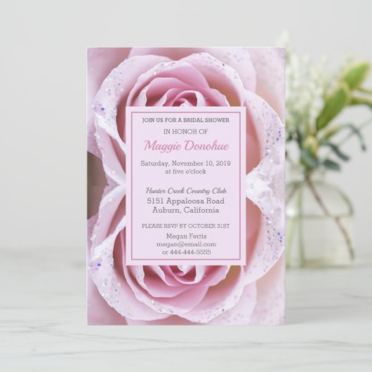 Chic Pink Rose's Bridal Shower Uitnodiging (Staand voorkant)