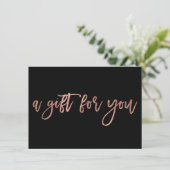Chic roos goud, zwart script, cadeaubon (Staand voorkant)