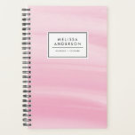 Chic rose Aquarelle Laver moderne<br><div class="desc">Planificateur féminin et tendance sur mesure avec arrière - plan de lavage à l'aquarelle rose. Personnalisez en ajoutant votre nom ou votre courte phrase. Ce planificateur abstrait moderne sera parfait comme un cadeau personnalisé. Des éléments correspondants sont disponibles.</div>