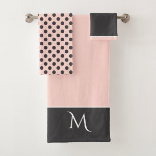 Chic rougissent et l'ensemble gris de serviette de