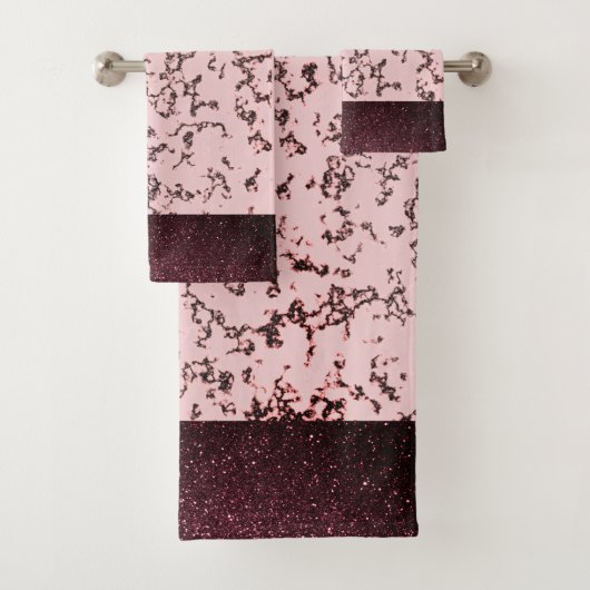 Chic roze Roze Blush Glittery Marble Bad Handdoek (Insitu)