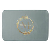 Chic Sage Green Gold Monogram Eucalyptus Wreate Badmat (Voorkant)