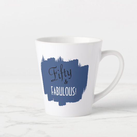 Chic Script Blauw Schema Vijftig & FABULOUS Verjaa Latte Mok (Rechts)