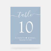 Chic Script Stofblauwe Tafelnummer Bruiloft Acryl Bord (Voorkant)