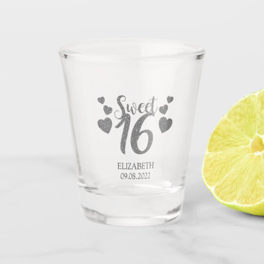 Chic Silver Glitter Hearts Sweet 16 Shot Glas (Voorkant)