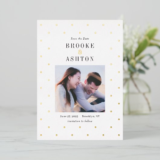 Chic Stippen FOLIE Moderne bruiloft sparen de Kaar Folie Uitnodiging (Staand Voorkant)