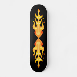 Chic vlamvector in rood oranje & geel op zwart skateboard