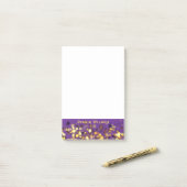 Chic vrouwelijk violet gouden lijst genoemd post-it® notes (Op bureau)
