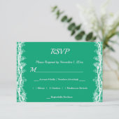 Chic White Botanical Border Wedding RSVP Kaart (Staand voorkant)
