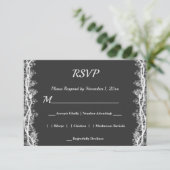 Chic White Botanical Border Wedding RSVP Kaart (Staand voorkant)