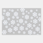 Chic White Snowflakes Nordic Pattern on Light Grey Inpakpapier Vel (Voorkant)