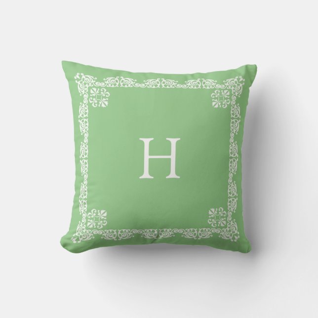 Chic Witte Kant Vector & Monogram op Lichtgroen Kussen (Voorkant)