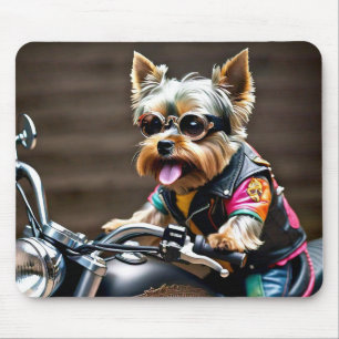 Chic Yorkie op een motorfiets Muismat