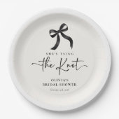 Chic Ze Krijgt Een Knoop Zwart Lint Bruidsfeest Papieren Bordje (Voorkant)