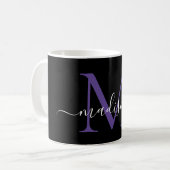 Chic Zwart Paarse Violet Monogram Elegant Script Koffiemok (Voorkant links)