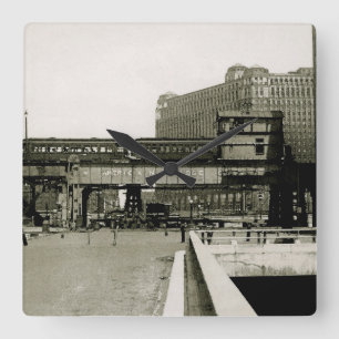 CHICAGO MERCHANDISE MART TROLLEY TRAIN WATERVERF VIERKANTE KLOK