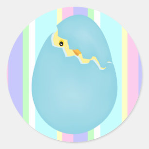 Chick dans un autocollant à oeufs de Pâques