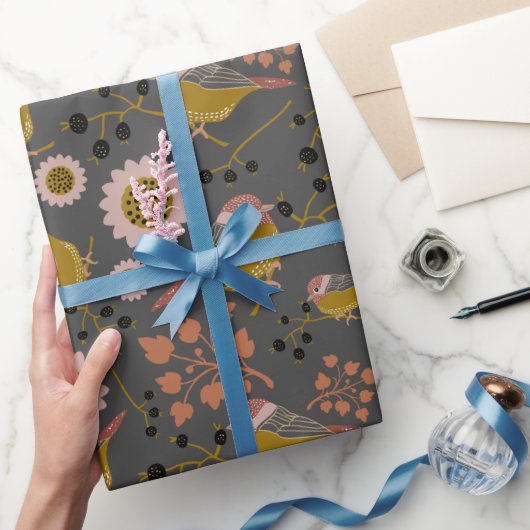 Chickadee Gold Pink Black Berries Flowers Pattern Cadeaupapier (Geschenken)