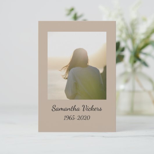 Chickadee Invitation du service Memorial (Debout devant)